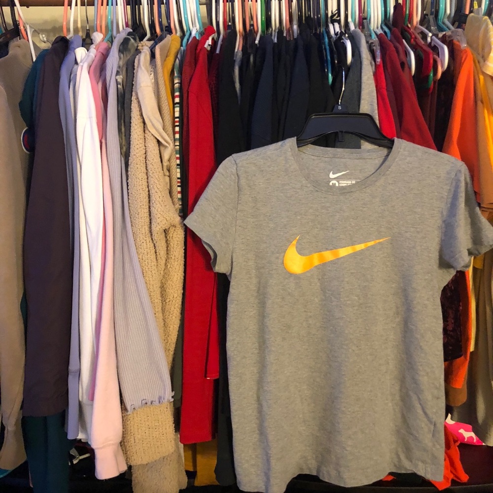 Women’s Nike shirt